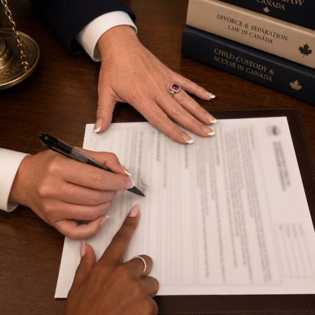 Lawyer-contract-signing